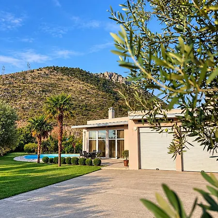 Mareza Villa *